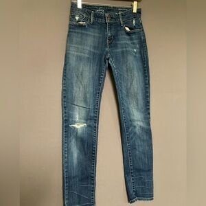 Levi’s distressed Demi Curve Skinny Jeans 26x30 Size 26 short